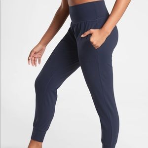 Salutation Jogger athleta